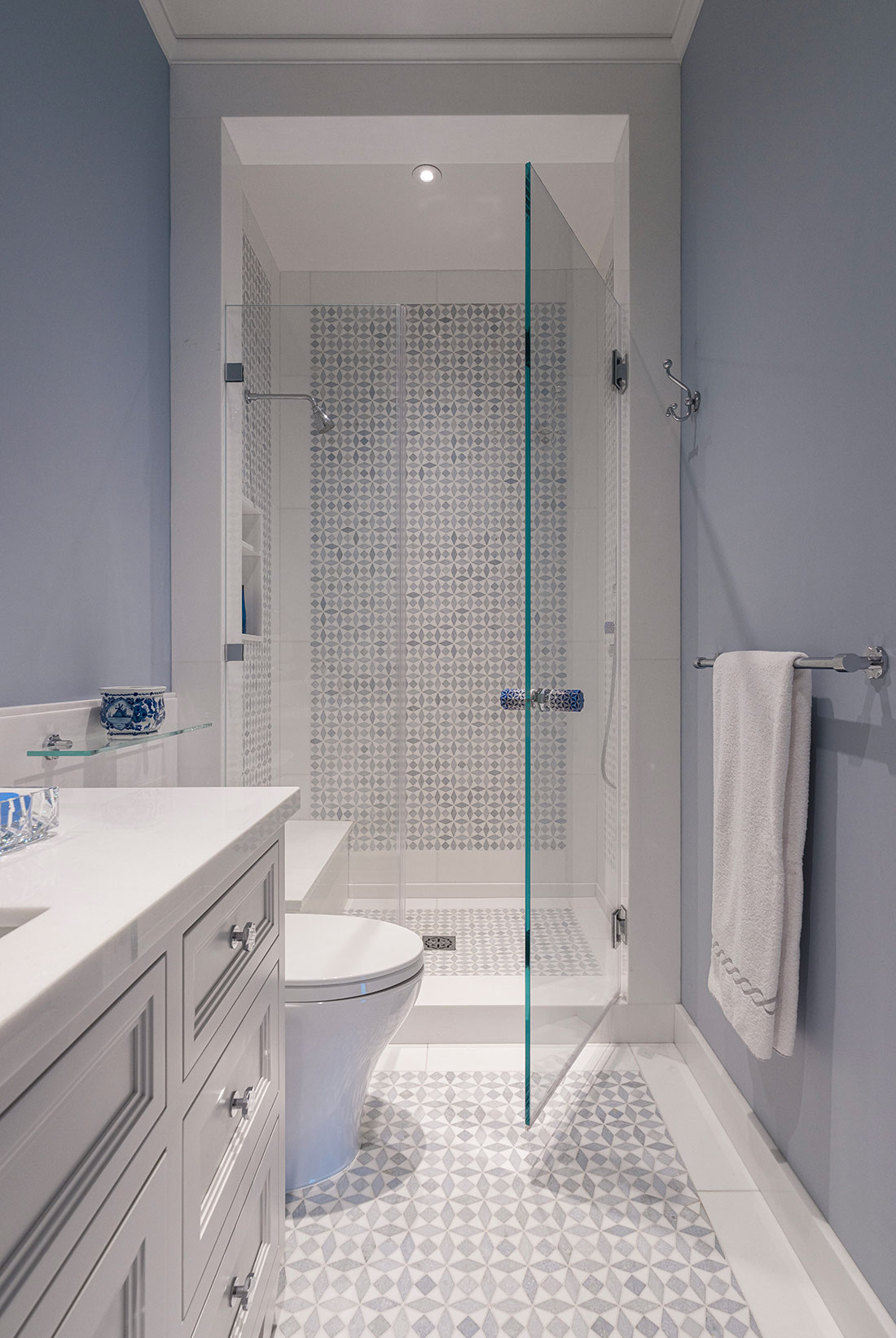 Sea Cliff Blue Bath Full