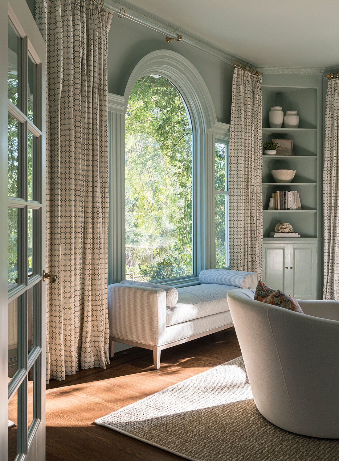 Hillsborough Neoclassical Parlor Crop Settee